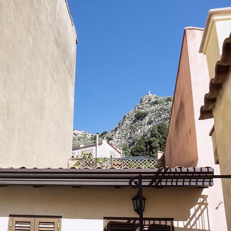 Tina House - Il Cortile Nel Centro Storico Di Taormina Apartment Luaran gambar
