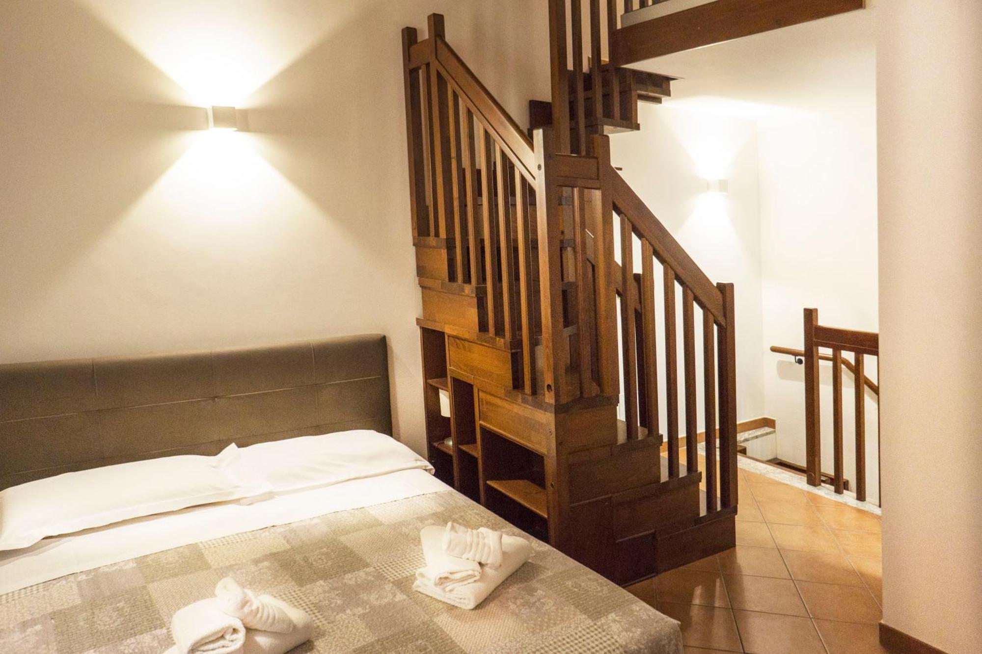 Tina House - Il Cortile Nel Centro Storico Di Taormina Apartment Luaran gambar