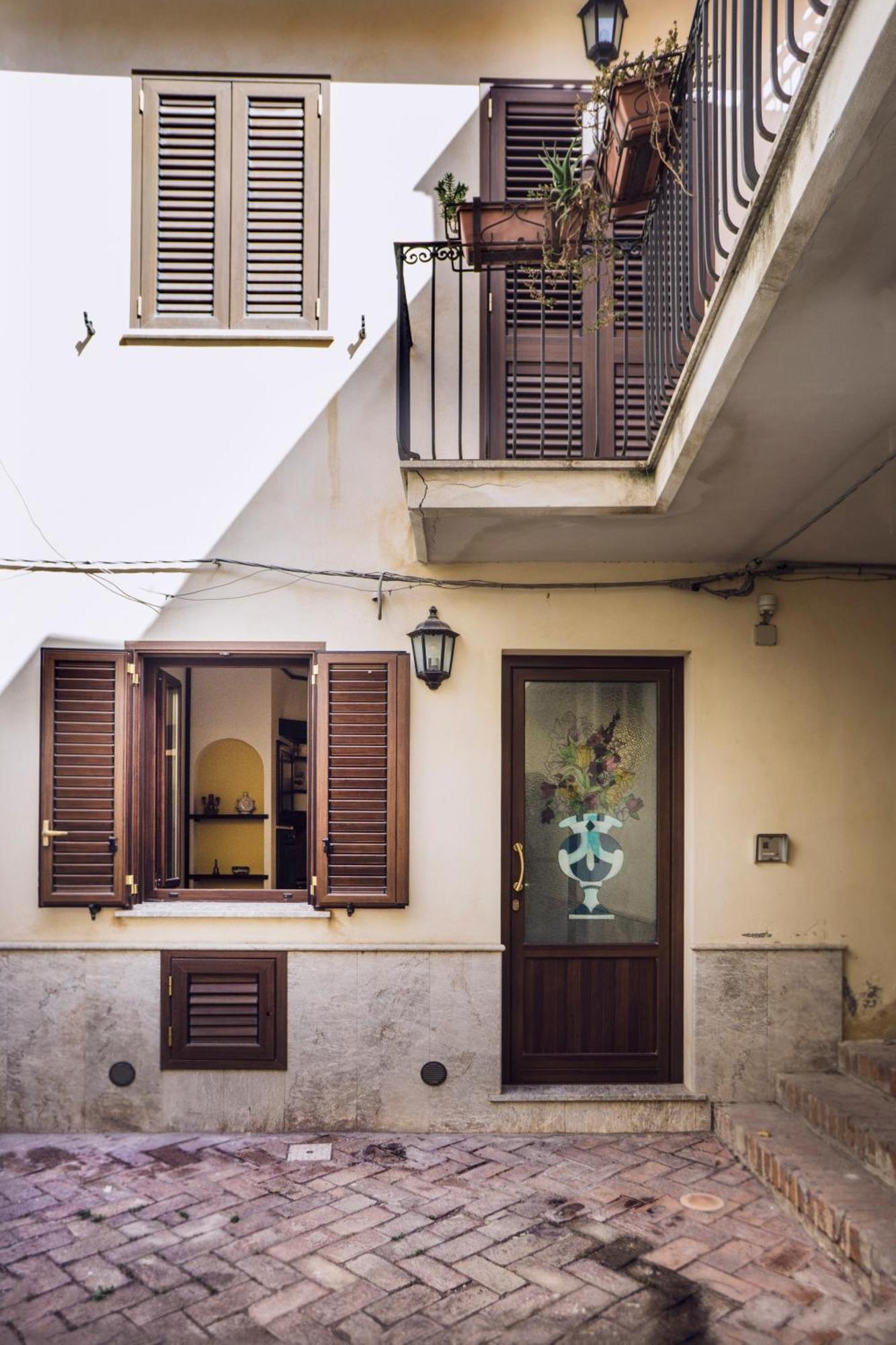 Tina House - Il Cortile Nel Centro Storico Di Taormina Apartment Luaran gambar