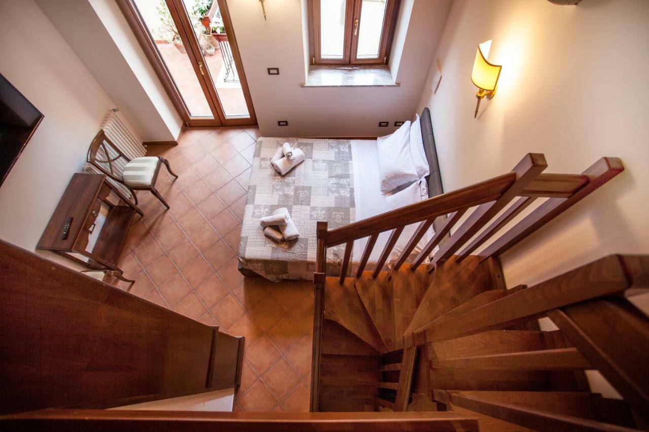 Tina House - Il Cortile Nel Centro Storico Di Taormina Apartment Luaran gambar